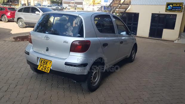 Toyota Vitz 2002 Silver