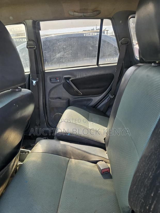 Toyota RAV4 2002 Gold