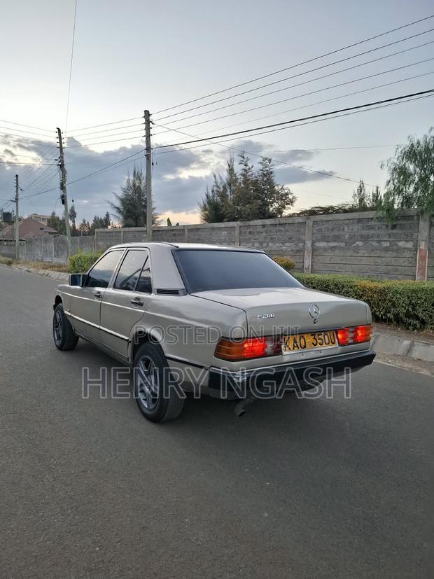Mercedes-Benz E200 1996 Silver