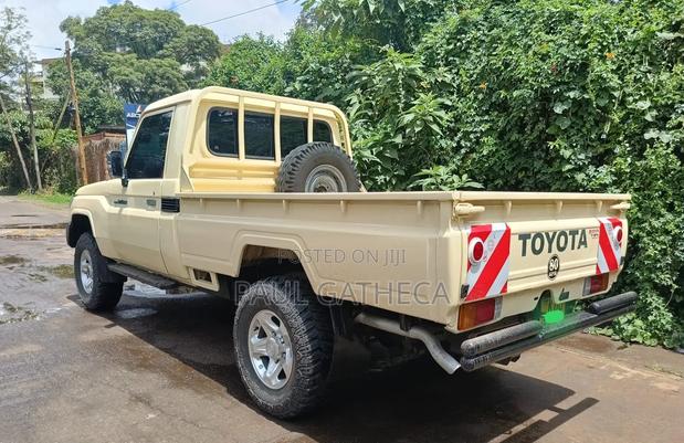 Toyota Land Cruiser 2001 Beige