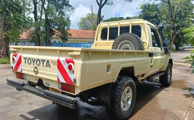 Toyota Land Cruiser 2001 Beige
