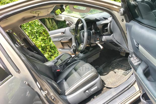 Toyota Hilux 2022 Gray