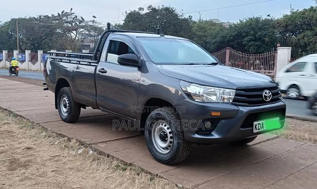 Toyota Hilux 2020 Gray