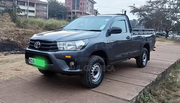 Toyota Hilux 2020 Gray