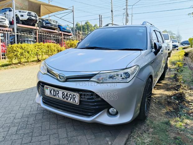 Toyota Corolla Fielder 2017 Silver