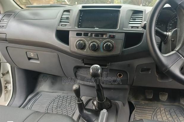 Toyota Hilux 2012 White