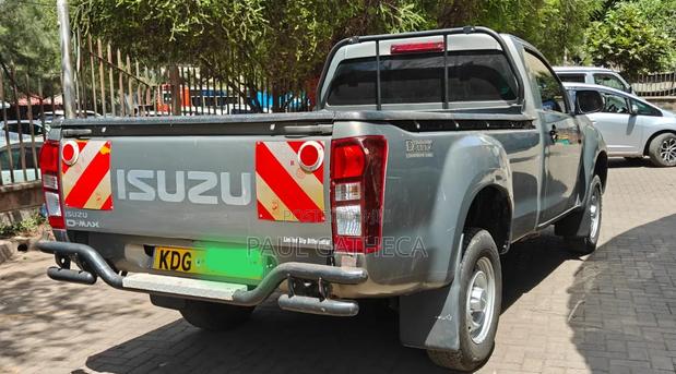Isuzu D-MAX 2021 Gray
