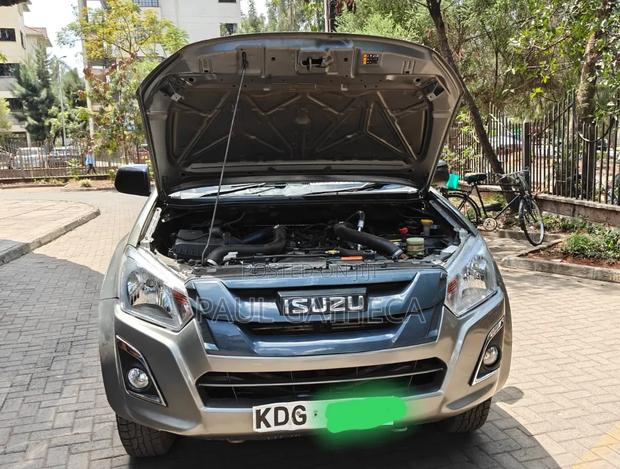 Isuzu D-MAX 2021 Gray