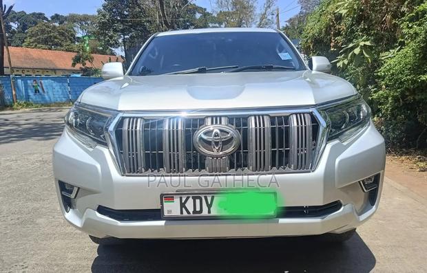 Toyota Land Cruiser Prado 2010 White