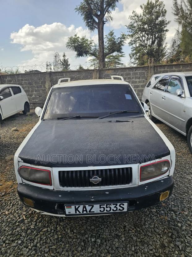 Nissan Rasheen 2000 White