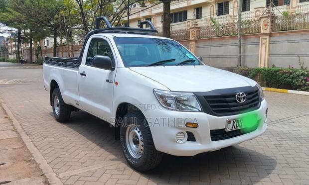 Toyota Hilux 2014 White