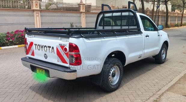 Toyota Hilux 2014 White