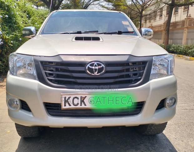 Toyota Hilux 2010 White