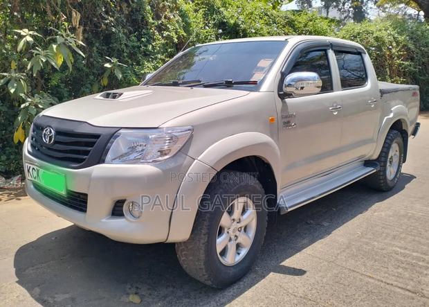 Toyota Hilux 2010 White