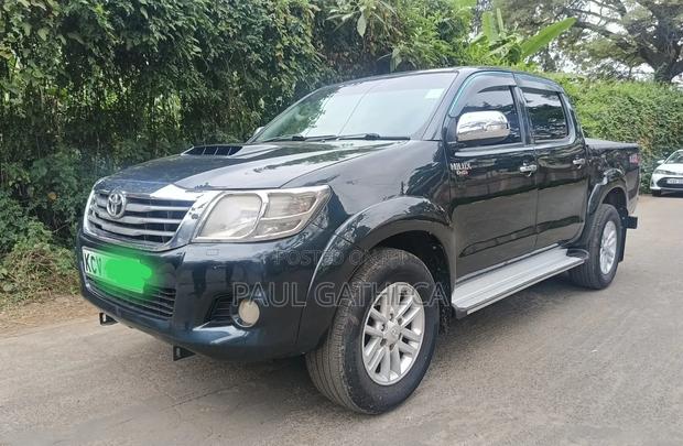 Toyota Hilux 2012 Black