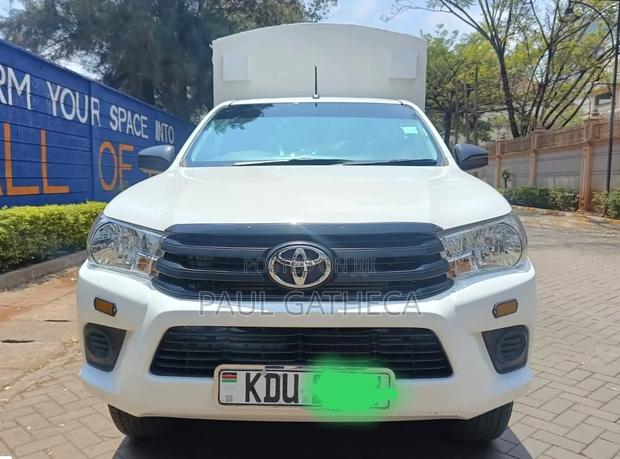 Toyota Hilux 2024 White