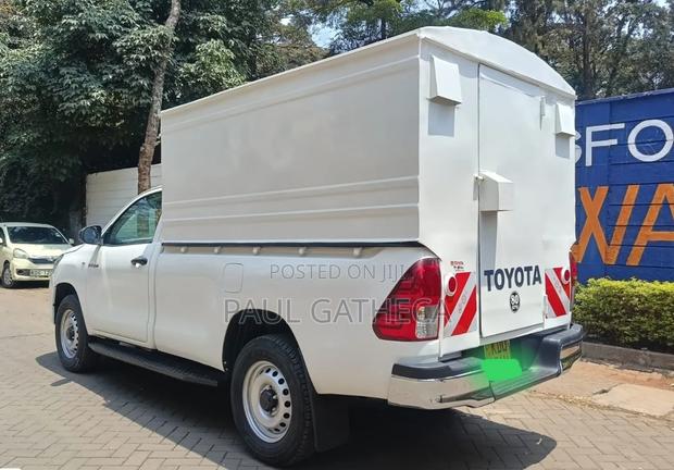 Toyota Hilux 2024 White