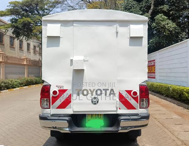 Toyota Hilux 2024 White