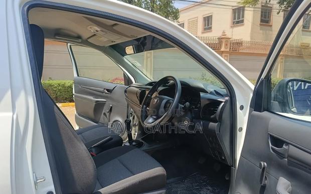 Toyota Hilux 2024 White
