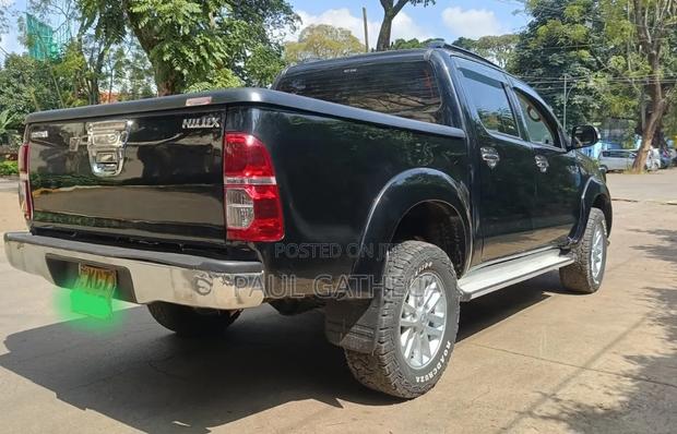 Toyota Hilux 2011 Black