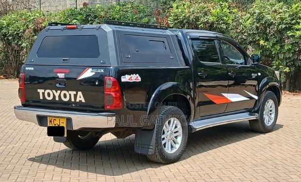 Toyota Hilux 2012 Black