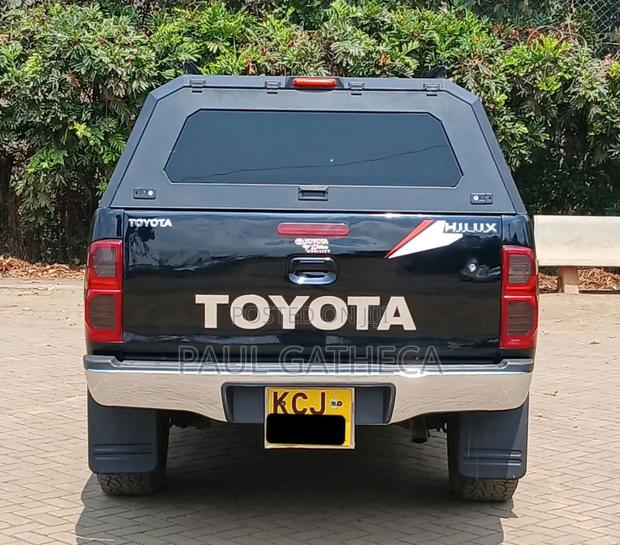 Toyota Hilux 2012 Black