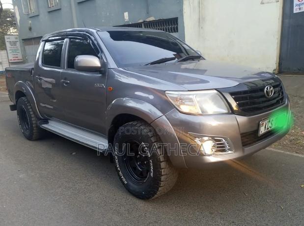 Toyota Hilux 2013 Gray