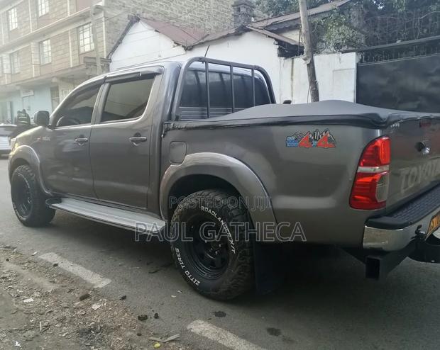 Toyota Hilux 2013 Gray