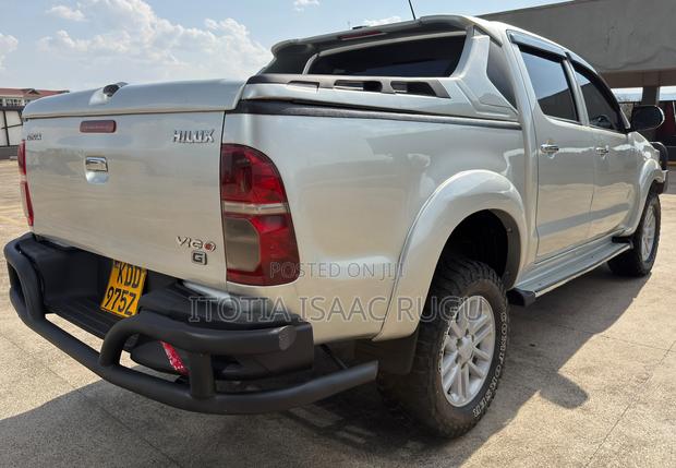 Toyota Hilux 3.0 D-4D 4x4 2014 Gold