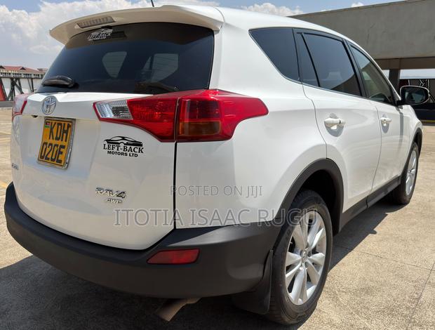 Toyota RAV4 Limited 4dr SUV AWD (2.5L 4cyl 6A) 2014 White