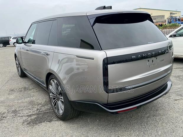 Land Rover Range Rover Vogue 2023 Gold