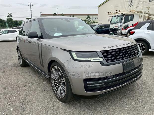 Land Rover Range Rover Vogue 2023 Gold