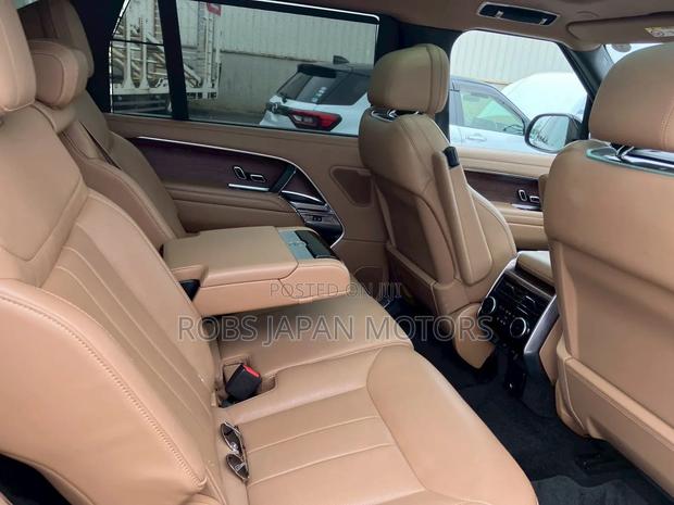 Land Rover Range Rover Vogue 2023 Gold