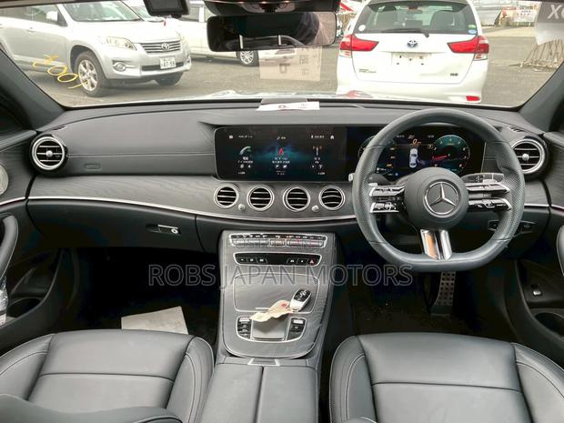Mercedes-Benz E200 2021 Silver