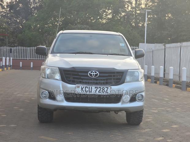 Toyota Hilux 2012 Silver