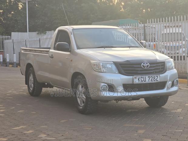 Toyota Hilux 2012 Silver