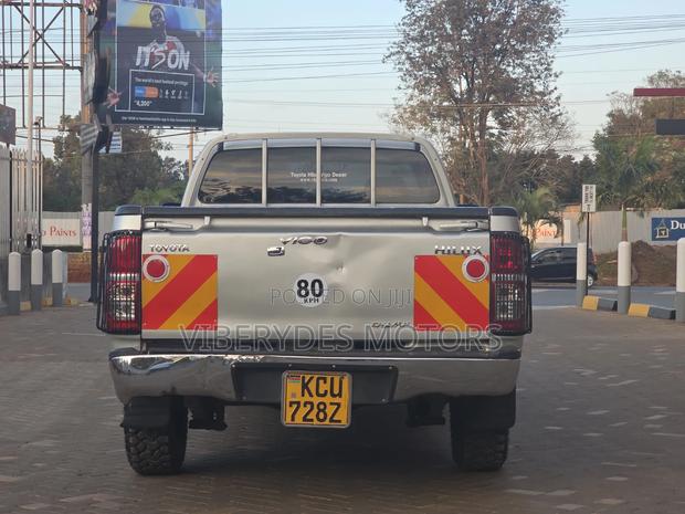 Toyota Hilux 2012 Silver