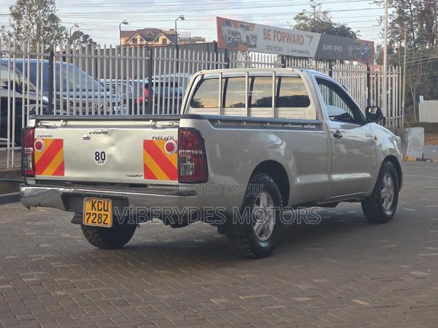 Toyota Hilux 2012 Silver