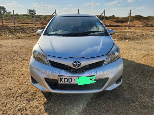 Toyota Vitz 2014 White