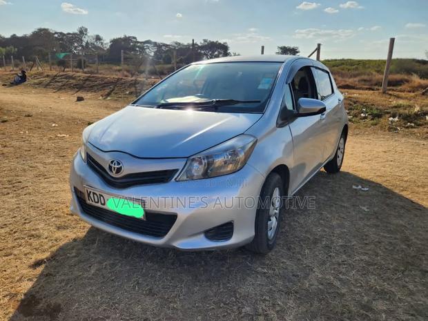 Toyota Vitz 2014 White