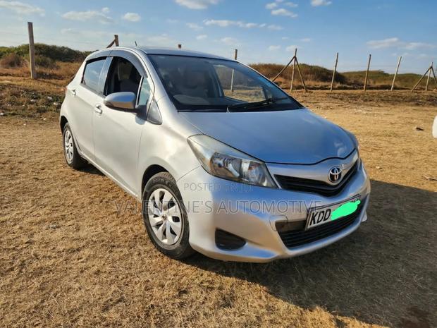 Toyota Vitz 2014 White
