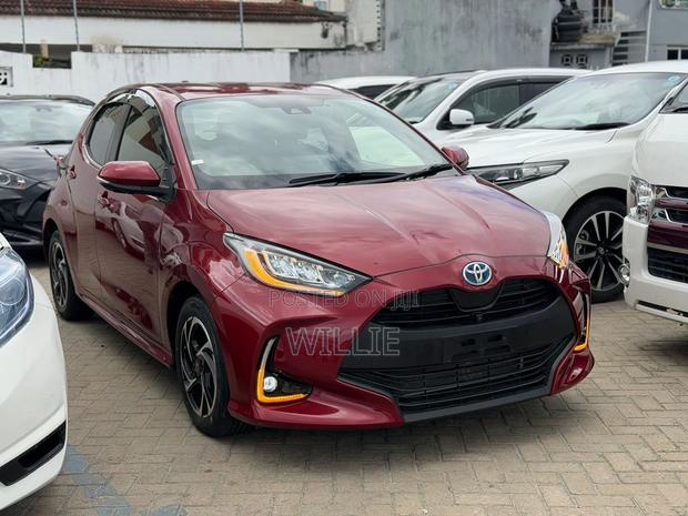Toyota Yaris 2019 Maroon