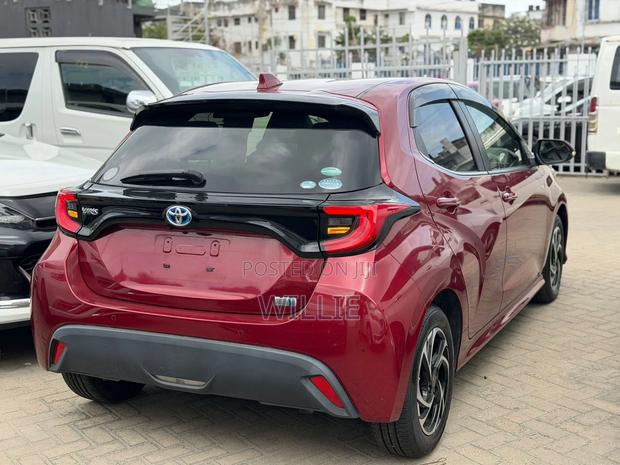 Toyota Yaris 2019 Maroon
