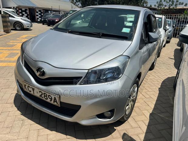 Toyota Vitz 1.3 FWD 5dr 2013 Silver