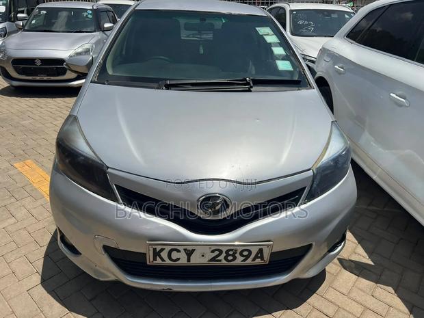 Toyota Vitz 1.3 FWD 5dr 2013 Silver