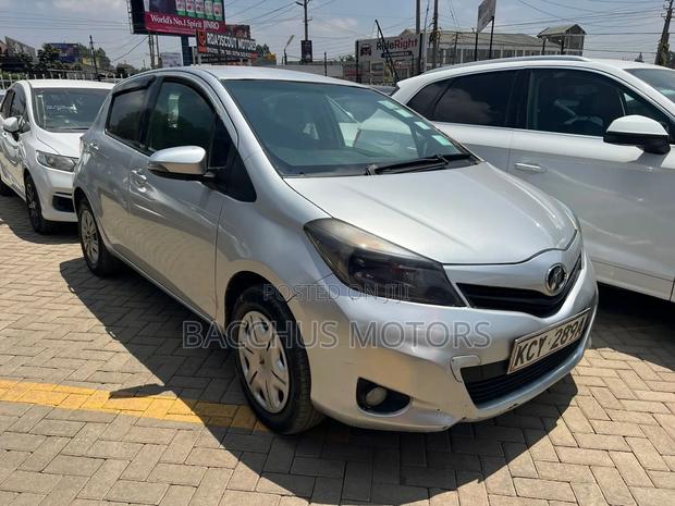 Toyota Vitz 1.3 FWD 5dr 2013 Silver