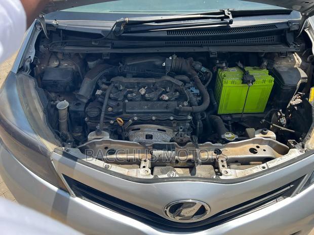 Toyota Vitz 1.3 FWD 5dr 2013 Silver