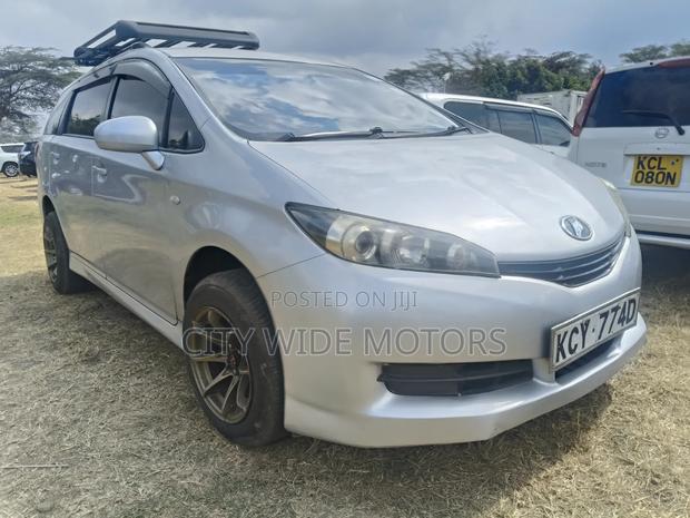 Toyota Wish 2012 Silver