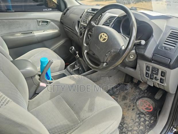 Toyota Hilux 2011 Black
