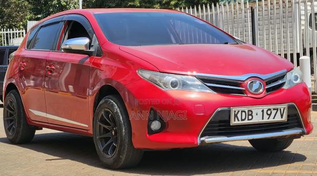 Toyota Auris 2013 Red